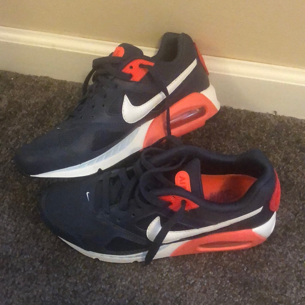 Nike Airs Women’s 8.5